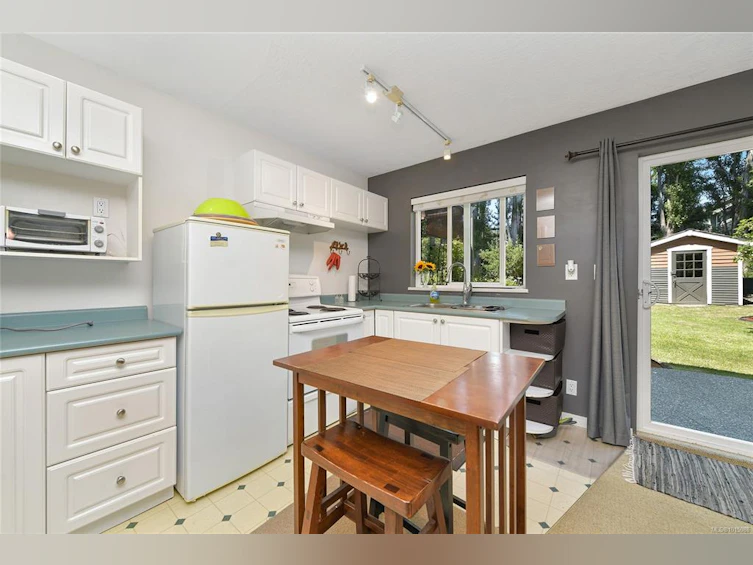 882 Canterbury Road, Saanich, BC, V8X 3E6 - 34