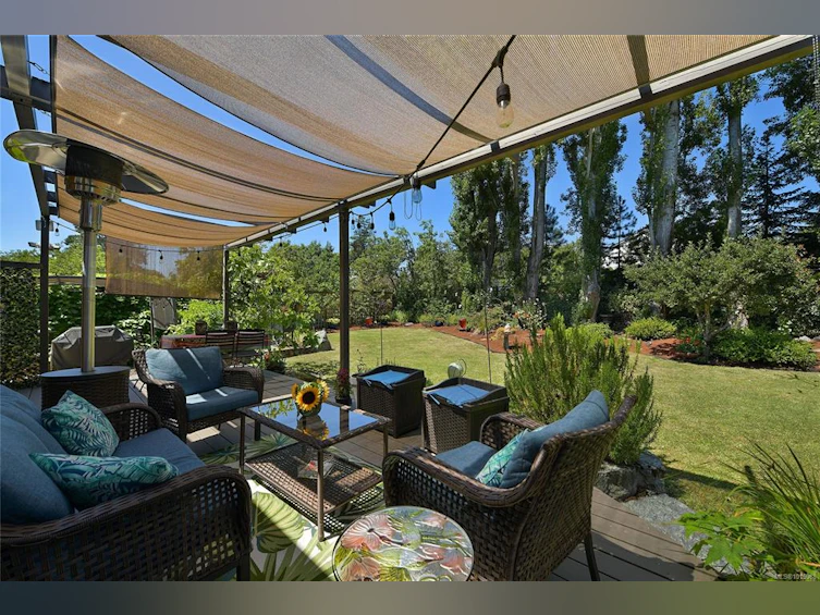 882 Canterbury Road, Saanich, BC, V8X 3E6 - 48