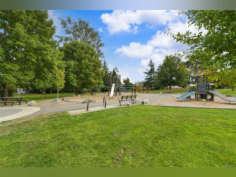 882 Canterbury Road, Saanich, BC, V8X 3E6 - 69