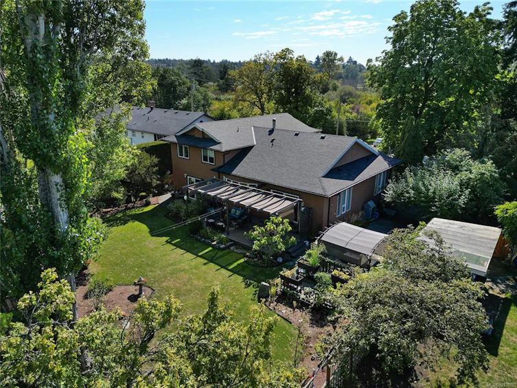 882 Canterbury Road, Saanich, BC, V8X 3E6 - 44
