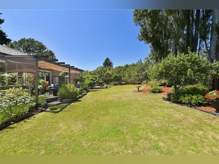 882 Canterbury Road, Saanich, BC, V8X 3E6 - 55
