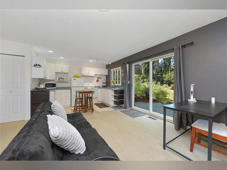 882 Canterbury Road, Saanich, BC, V8X 3E6 - 32