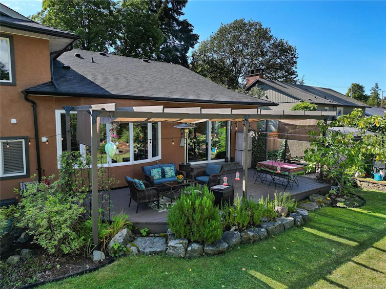 882 Canterbury Road, Saanich, BC, V8X 3E6 - 40
