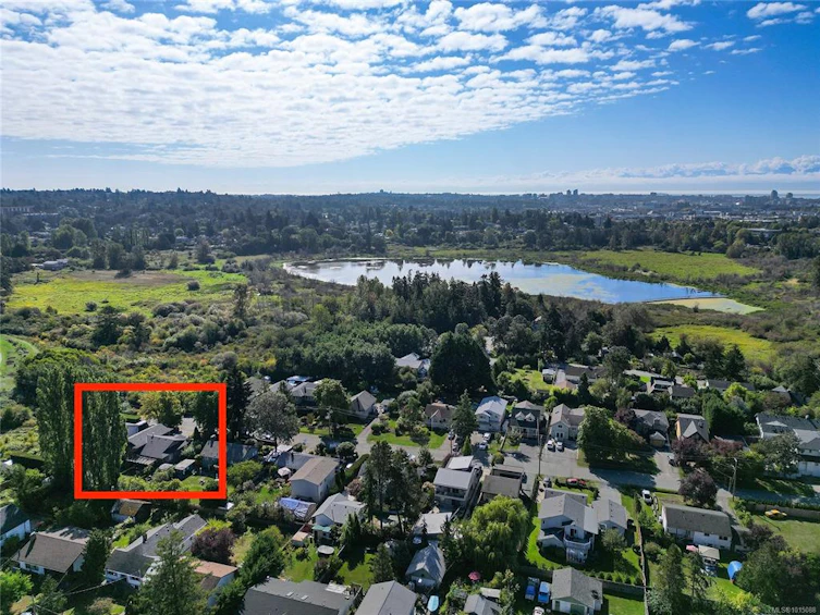 882 Canterbury Road, Saanich, BC, V8X 3E6 - 2