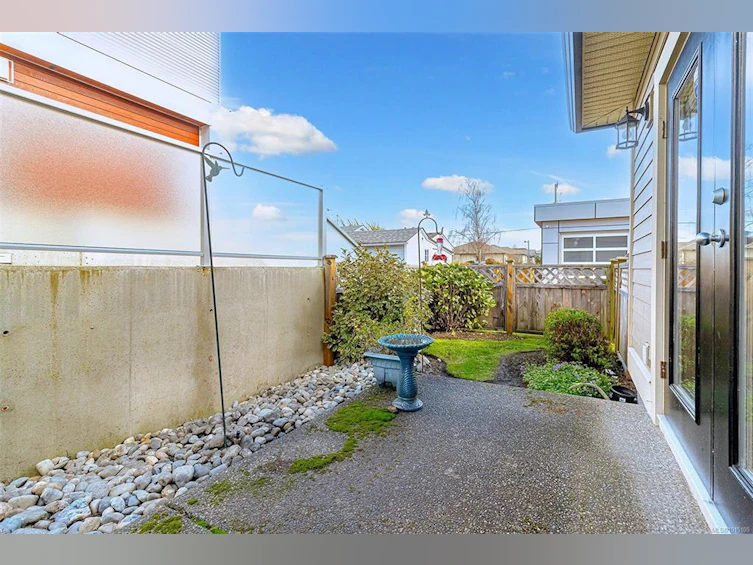 4-9625 Fifth Street, Sidney, BC, V8L 2W7 - 31