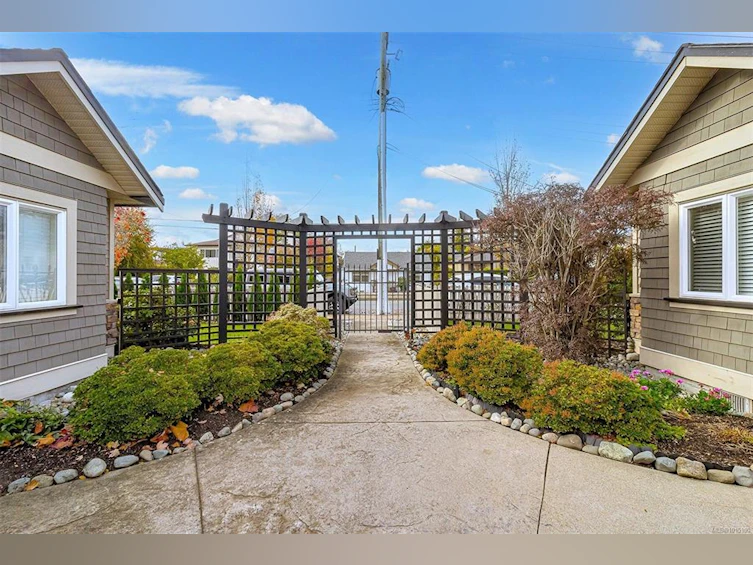 4-9625 Fifth Street, Sidney, BC, V8L 2W7 - 7