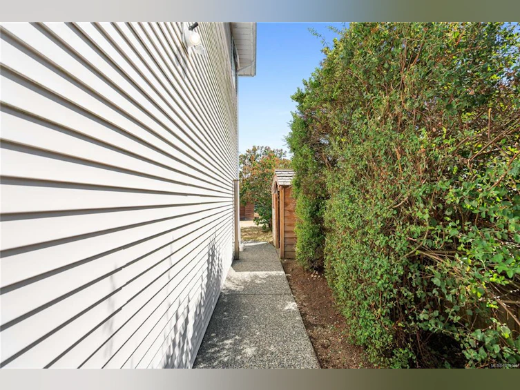 10347 Bowerbank Road, Sidney, BC, V8L 3L6 - 40