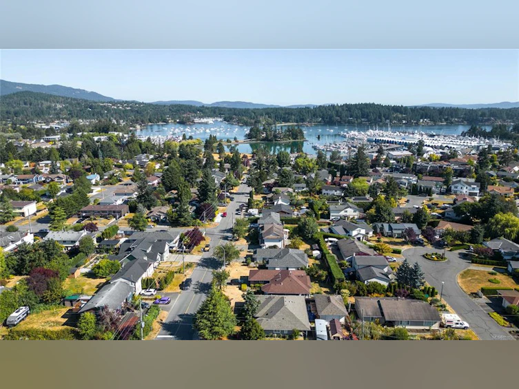 10347 Bowerbank Road, Sidney, BC, V8L 3L6 - 2