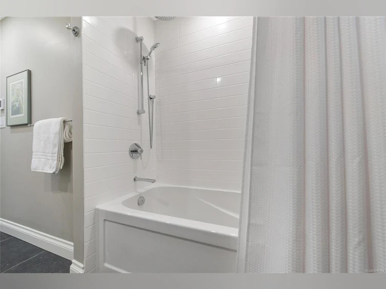 4467 Autumnwood Lane, Saanich, BC, V8X 4V8 - 36