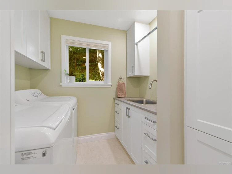 4467 Autumnwood Lane, Saanich, BC, V8X 4V8 - 41