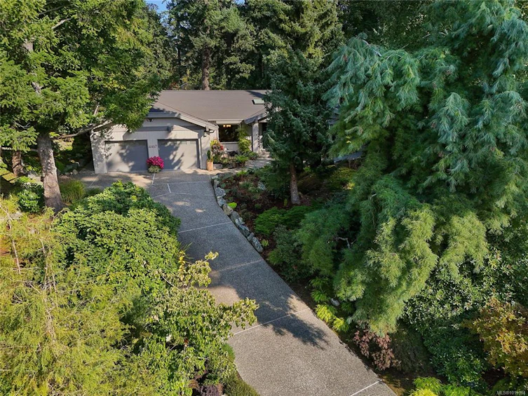 4467 Autumnwood Lane, Saanich, BC, V8X 4V8 - 50
