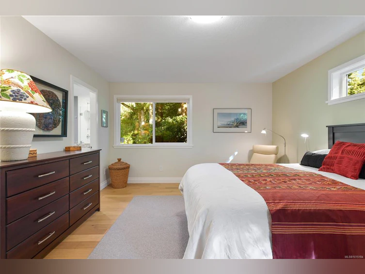 4467 Autumnwood Lane, Saanich, BC, V8X 4V8 - 23