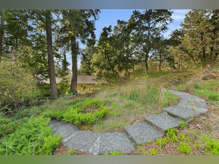 4467 Autumnwood Lane, Saanich, BC, V8X 4V8 - 63