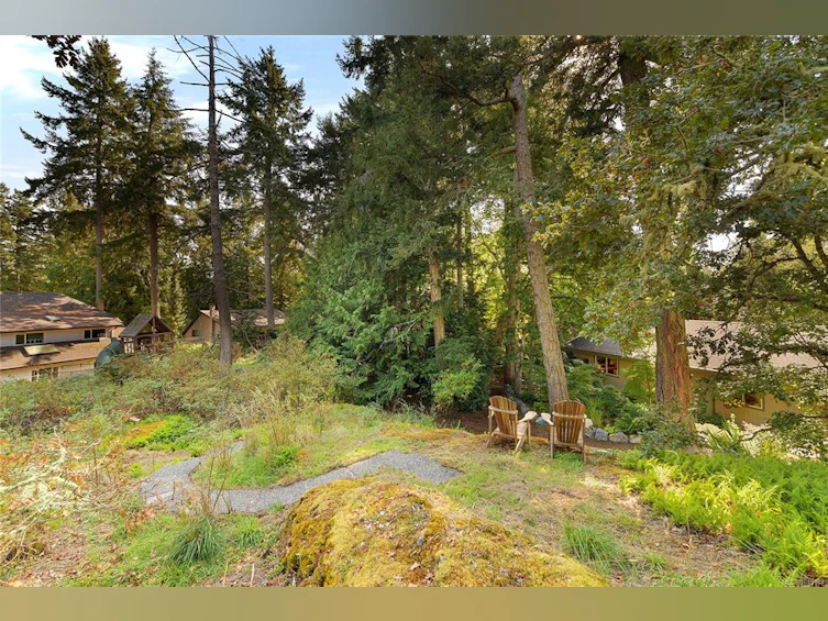 4467 Autumnwood Lane, Saanich, BC, V8X 4V8 - 65