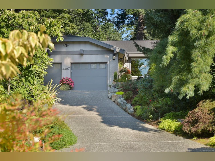 4467 Autumnwood Lane, Saanich, BC, V8X 4V8 - 86
