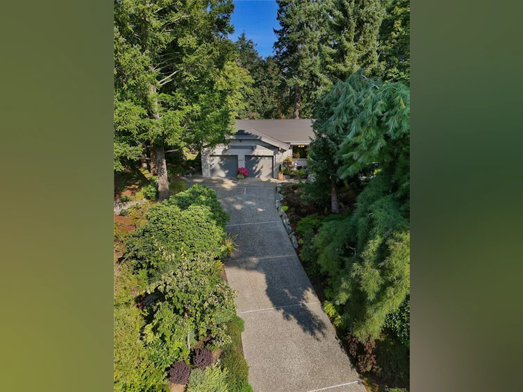 4467 Autumnwood Lane, Saanich, BC, V8X 4V8 - 51
