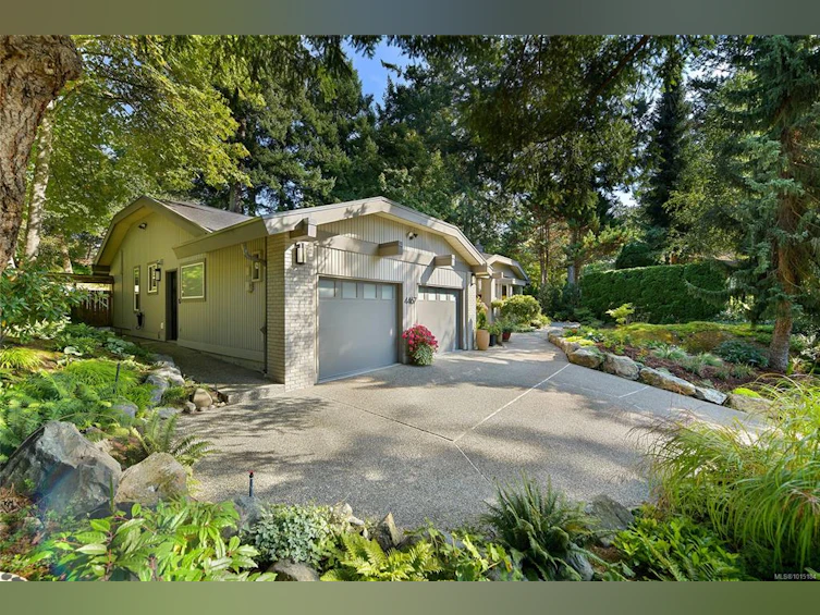 4467 Autumnwood Lane, Saanich, BC, V8X 4V8 - 72