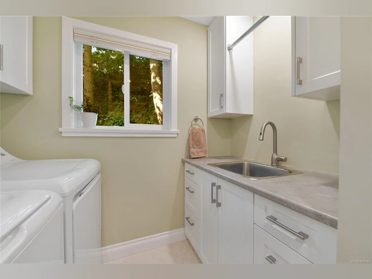 4467 Autumnwood Lane, Saanich, BC, V8X 4V8 - 37