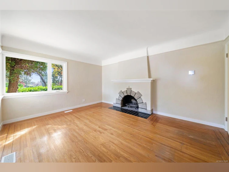 1075 W Burnside Road, Saanich, BC, V8Z 1N4 - 4