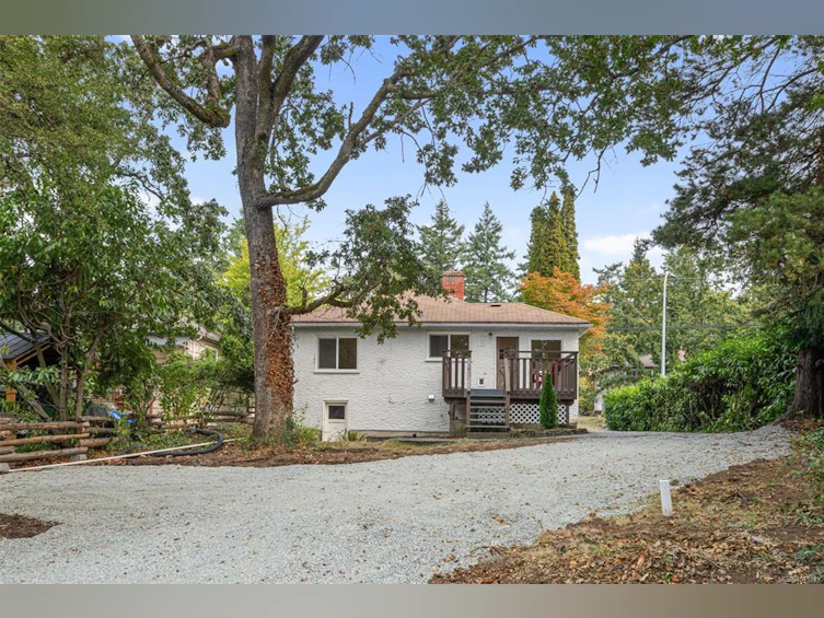 1075 W Burnside Road, Saanich, BC, V8Z 1N4 - 23