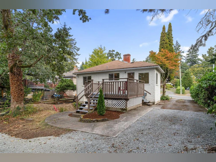 1075 W Burnside Road, Saanich, BC, V8Z 1N4 - 22