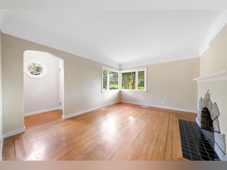 1075 W Burnside Road, Saanich, BC, V8Z 1N4 - 5