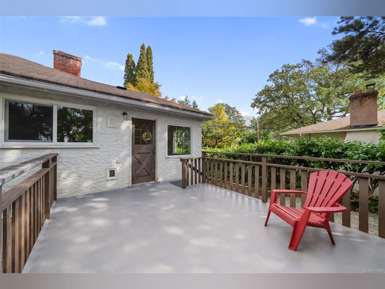 1075 W Burnside Road, Saanich, BC, V8Z 1N4 - 24