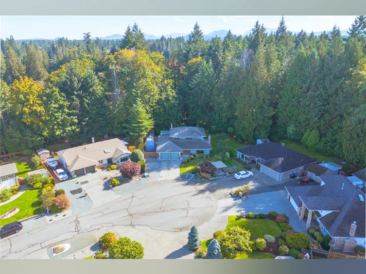 1221 Midiron Close, Qualicum Beach, BC, V9K 1C6 - 2