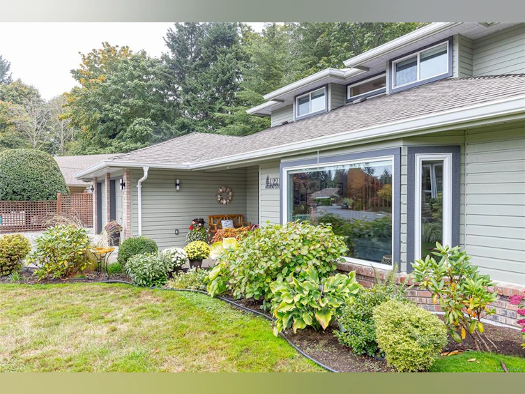 1221 Midiron Close, Qualicum Beach, BC, V9K 1C6 - 3