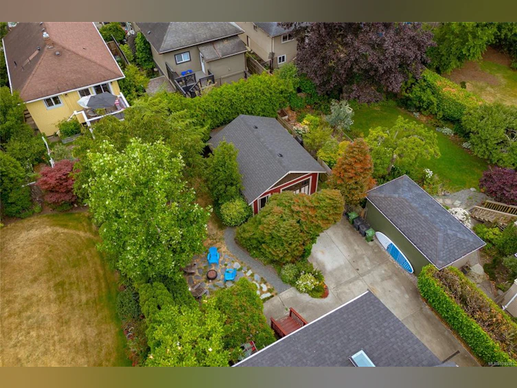 625 Harbinger Avenue, Victoria, BC, V8V 4H9 - 69