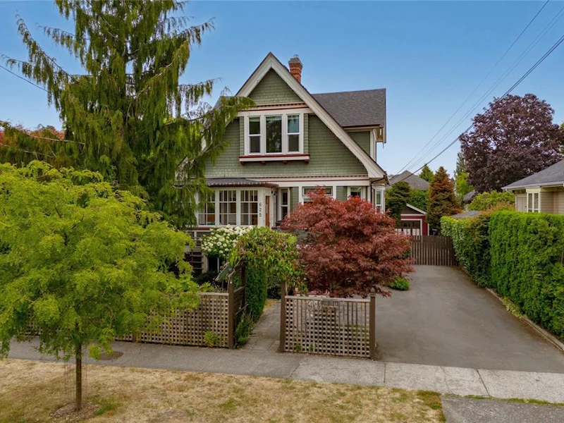 625 Harbinger Avenue, Victoria BC V8V 4H9