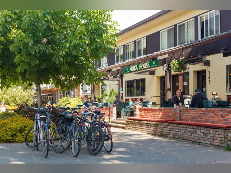 625 Harbinger Avenue, Victoria, BC, V8V 4H9 - 70