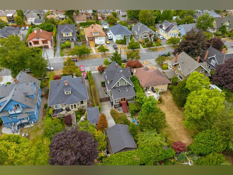 625 Harbinger Avenue, Victoria, BC, V8V 4H9 - 68