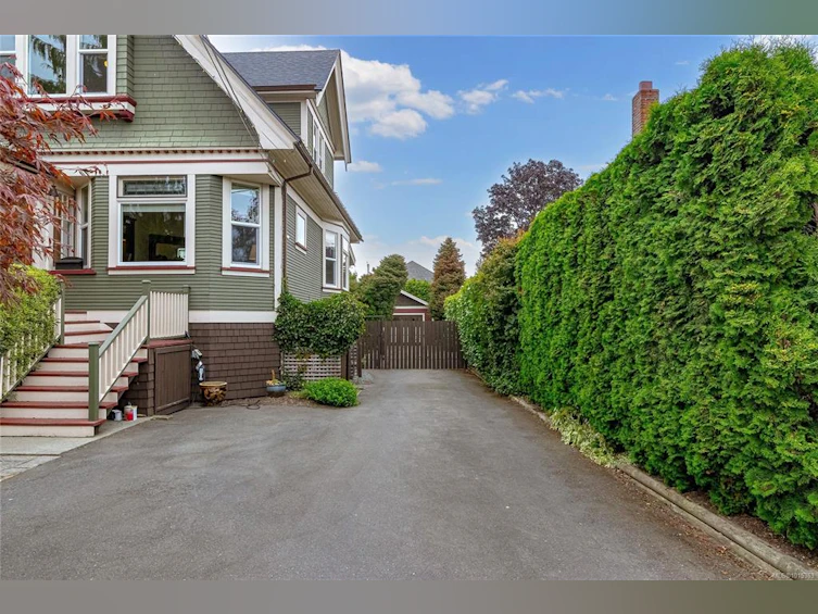 625 Harbinger Avenue, Victoria, BC, V8V 4H9 - 61
