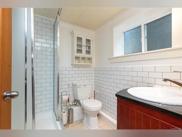625 Harbinger Avenue, Victoria, BC, V8V 4H9 - 24