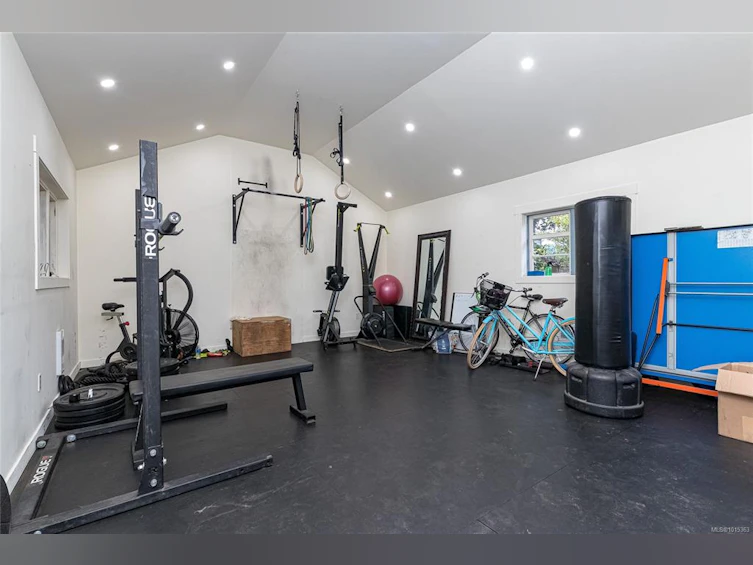 625 Harbinger Avenue, Victoria, BC, V8V 4H9 - 49