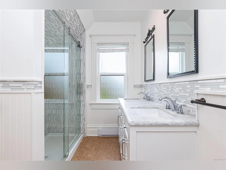 625 Harbinger Avenue, Victoria, BC, V8V 4H9 - 38