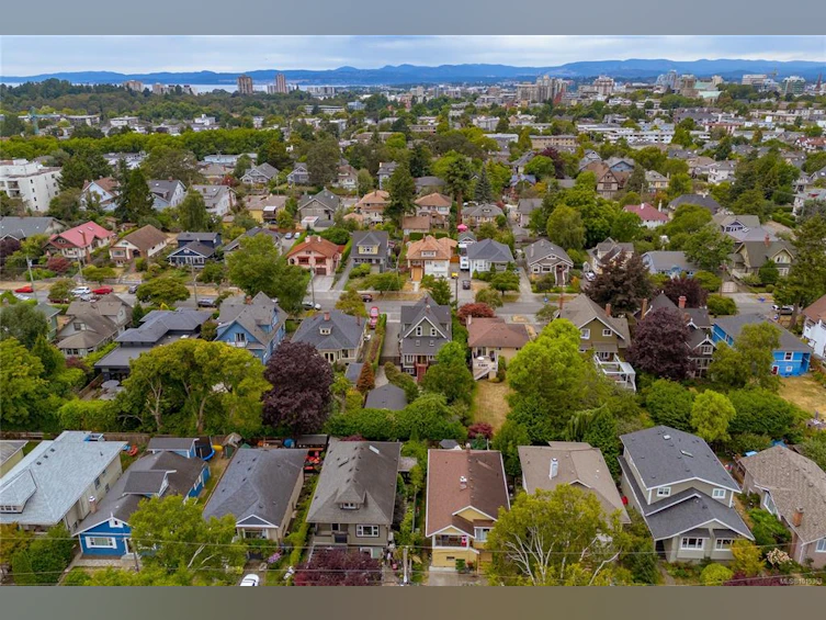 625 Harbinger Avenue, Victoria, BC, V8V 4H9 - 67