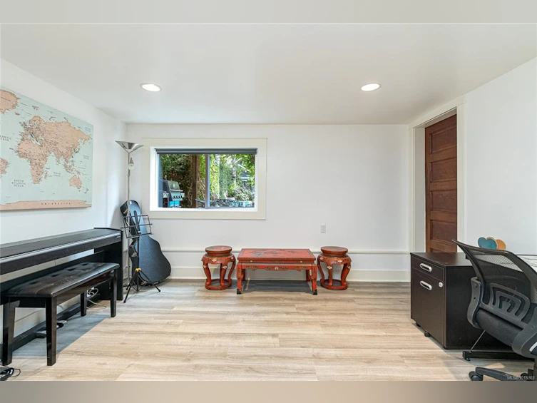 625 Harbinger Avenue, Victoria, BC, V8V 4H9 - 20