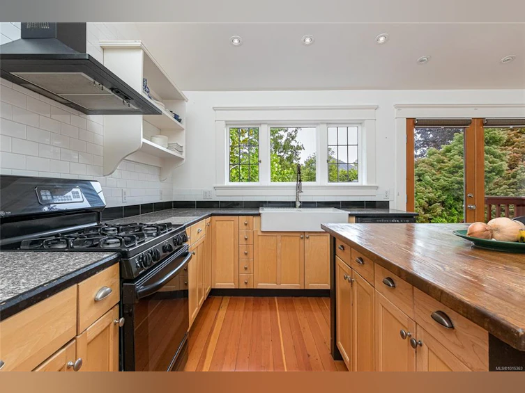625 Harbinger Avenue, Victoria, BC, V8V 4H9 - 5