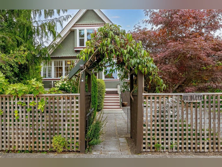 625 Harbinger Avenue, Victoria, BC, V8V 4H9 - 65