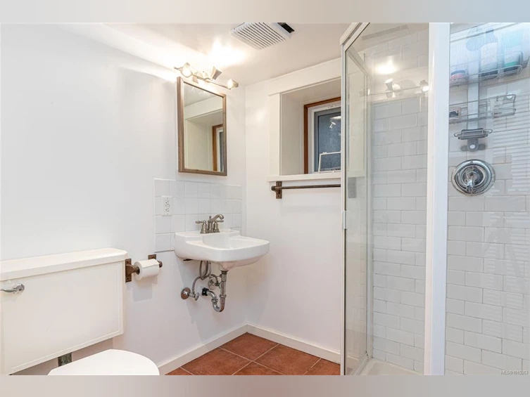 625 Harbinger Avenue, Victoria, BC, V8V 4H9 - 47