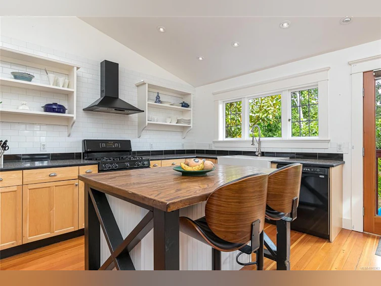 625 Harbinger Avenue, Victoria, BC, V8V 4H9 - 6