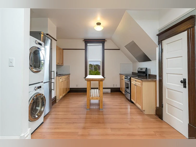 625 Harbinger Avenue, Victoria, BC, V8V 4H9 - 30