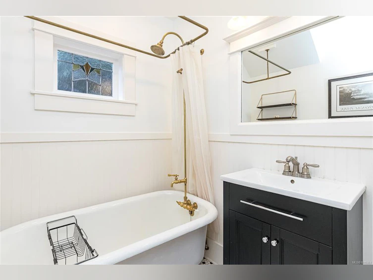 625 Harbinger Avenue, Victoria, BC, V8V 4H9 - 23