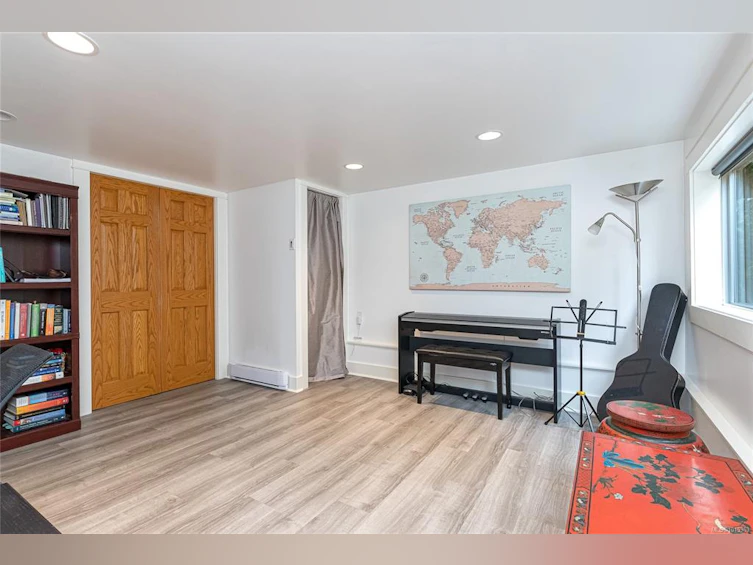 625 Harbinger Avenue, Victoria, BC, V8V 4H9 - 19