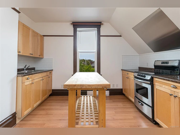 625 Harbinger Avenue, Victoria, BC, V8V 4H9 - 29