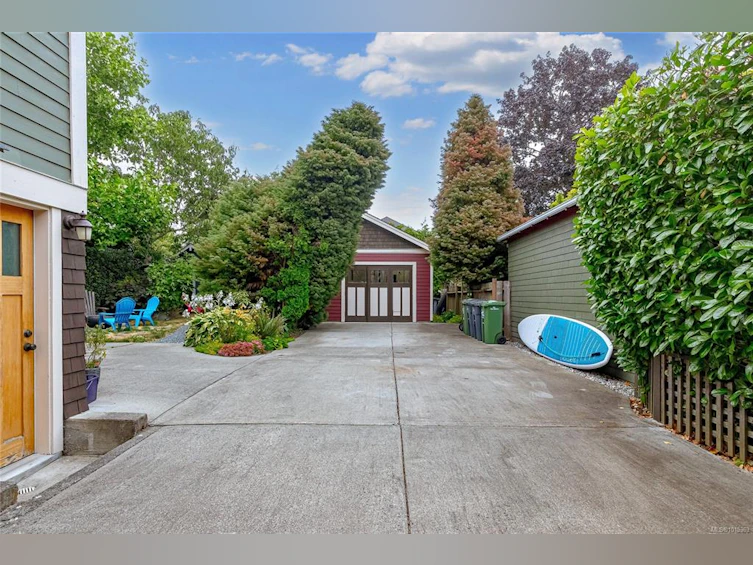 625 Harbinger Avenue, Victoria, BC, V8V 4H9 - 60