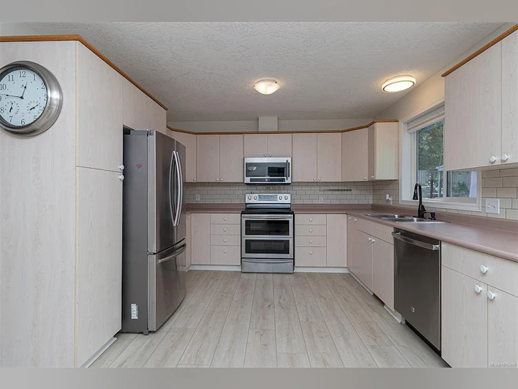 122 Camas Lane, View Royal, BC, V9A 7M2 - 17