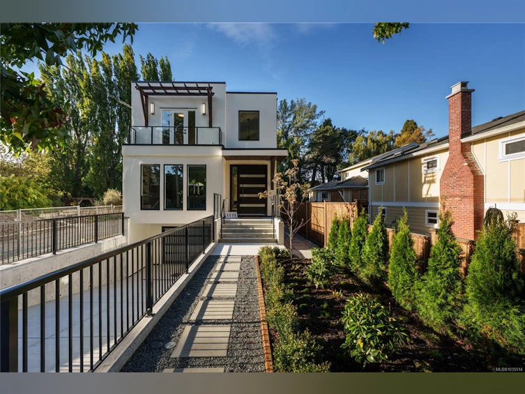 1772 Chandler Avenue, Victoria, BC, V8S 1N6 - 3